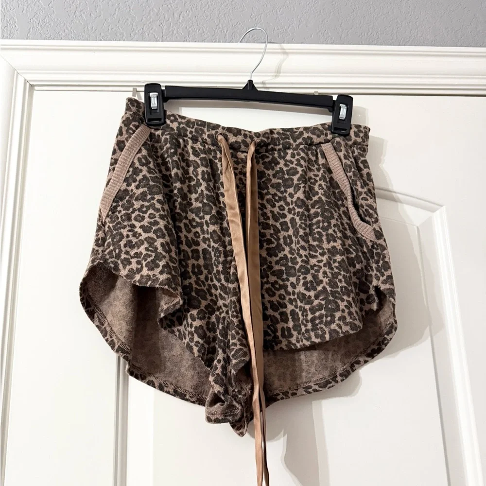 Abercrombie & Fitch Brown Leopard Print Athletic Shorts - Picture 1 of 3